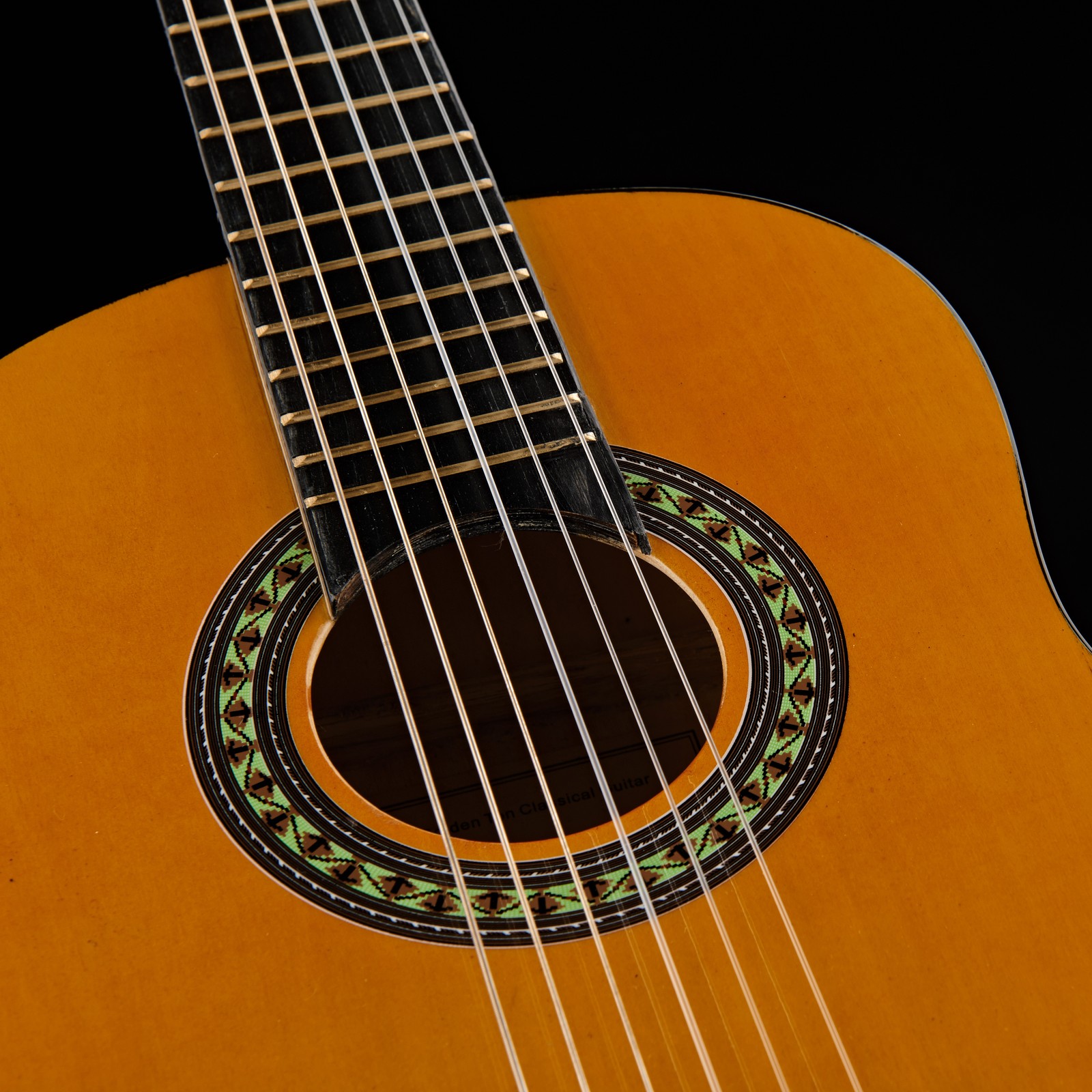 Lindenkorpus der Startone CG 851 1/8 Konzertgitarre
