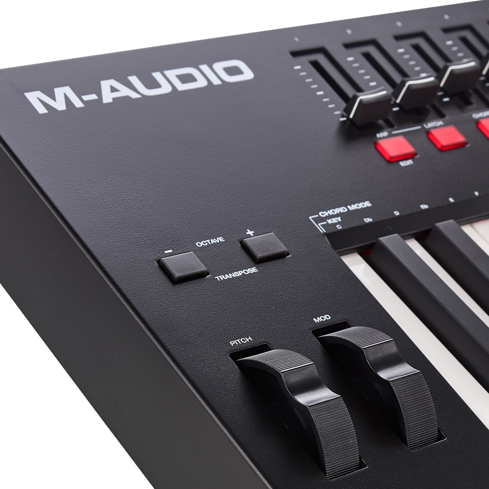 pitch bend and modulation wheel on the M-Audio Oxygen Pro 61 