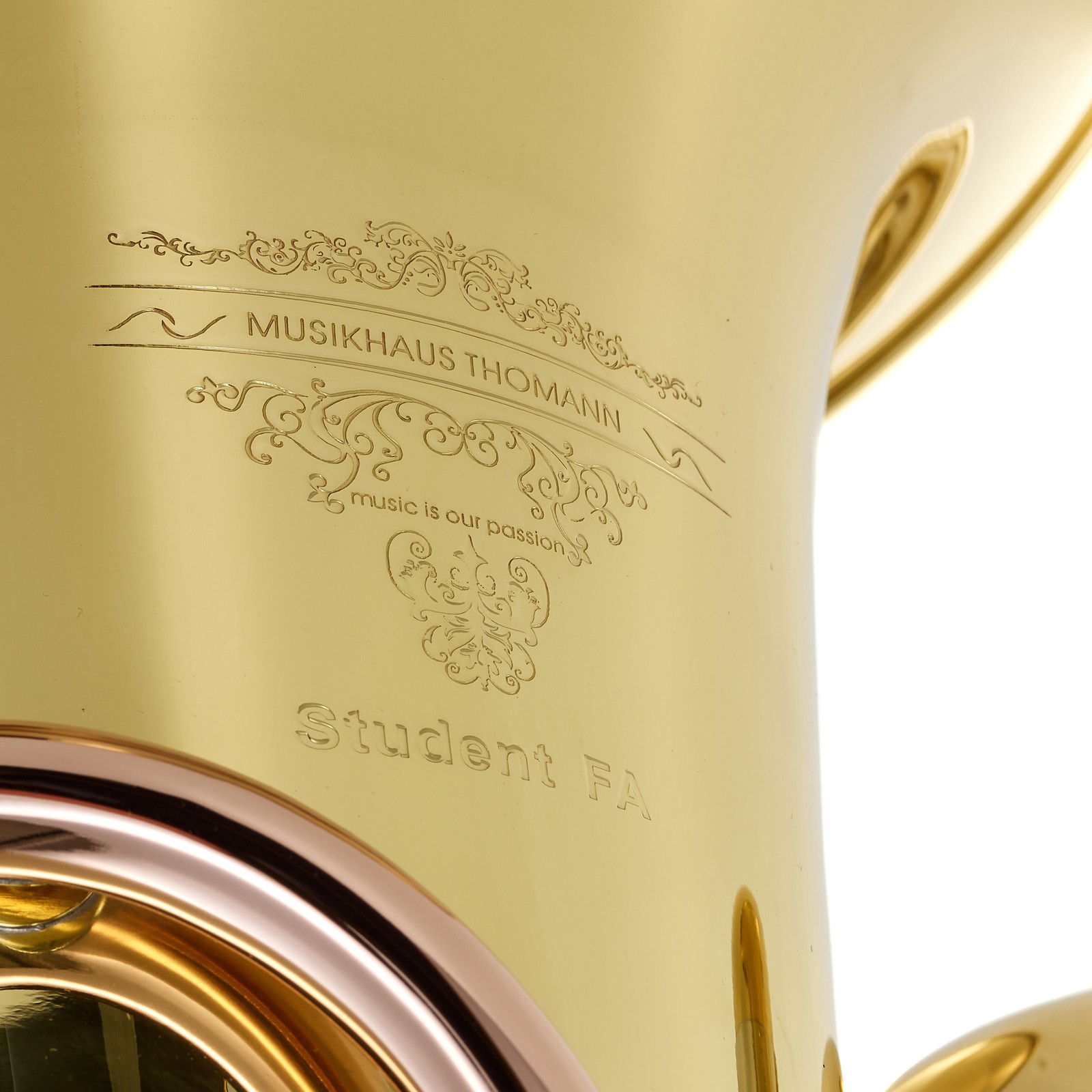 Gravur auf dem Schallbecher der Thomann Bb-Tuba Modell "FA Student"