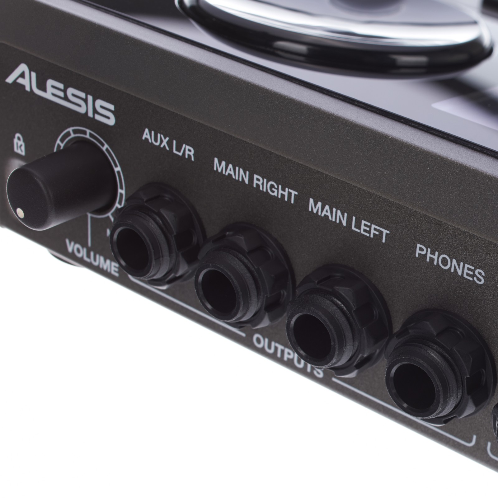 Output Buchsen auf der Rückseite des Alesis SR18 Drum Computer