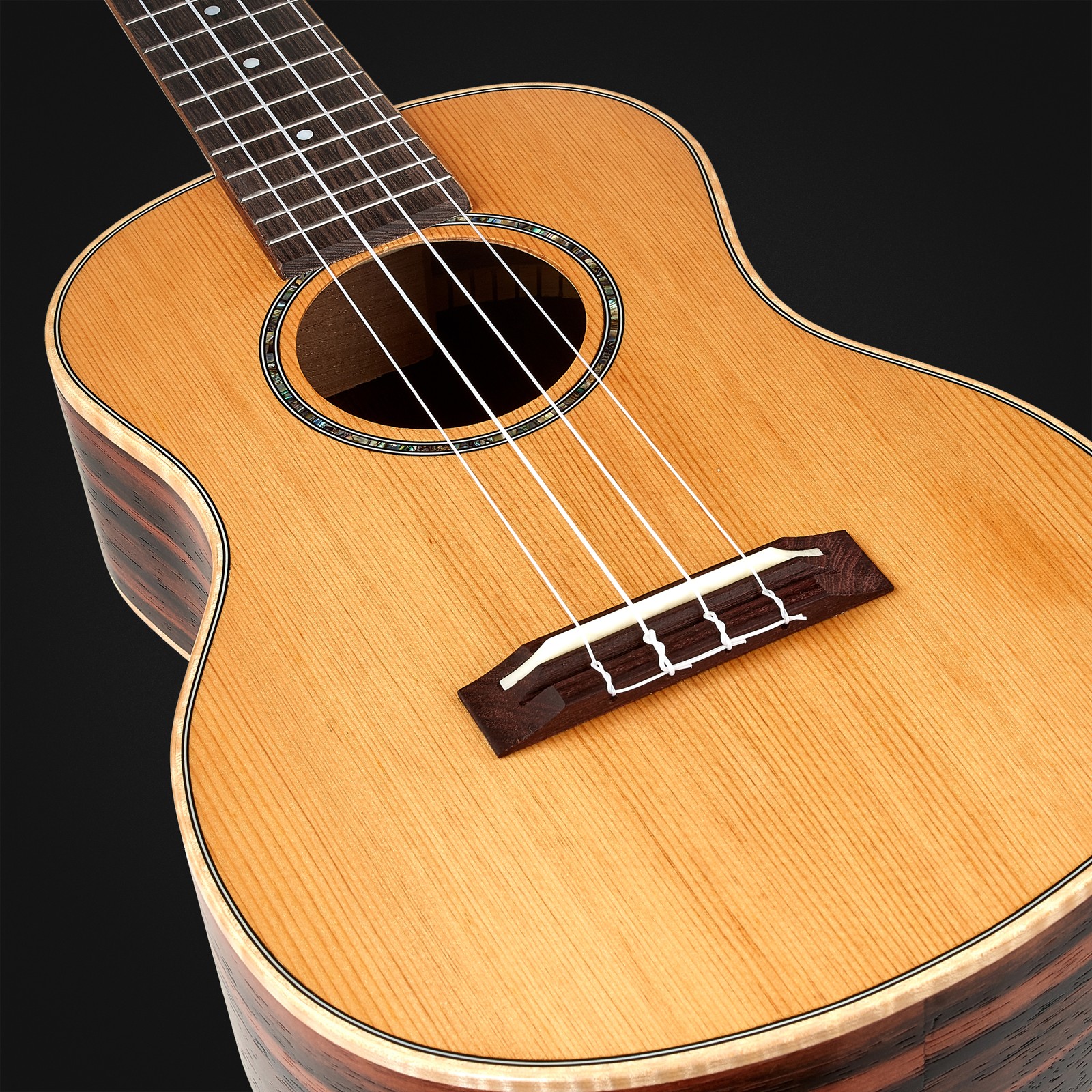 Decke der Harley Benton Hawaii Cedar Tenor Ukulele