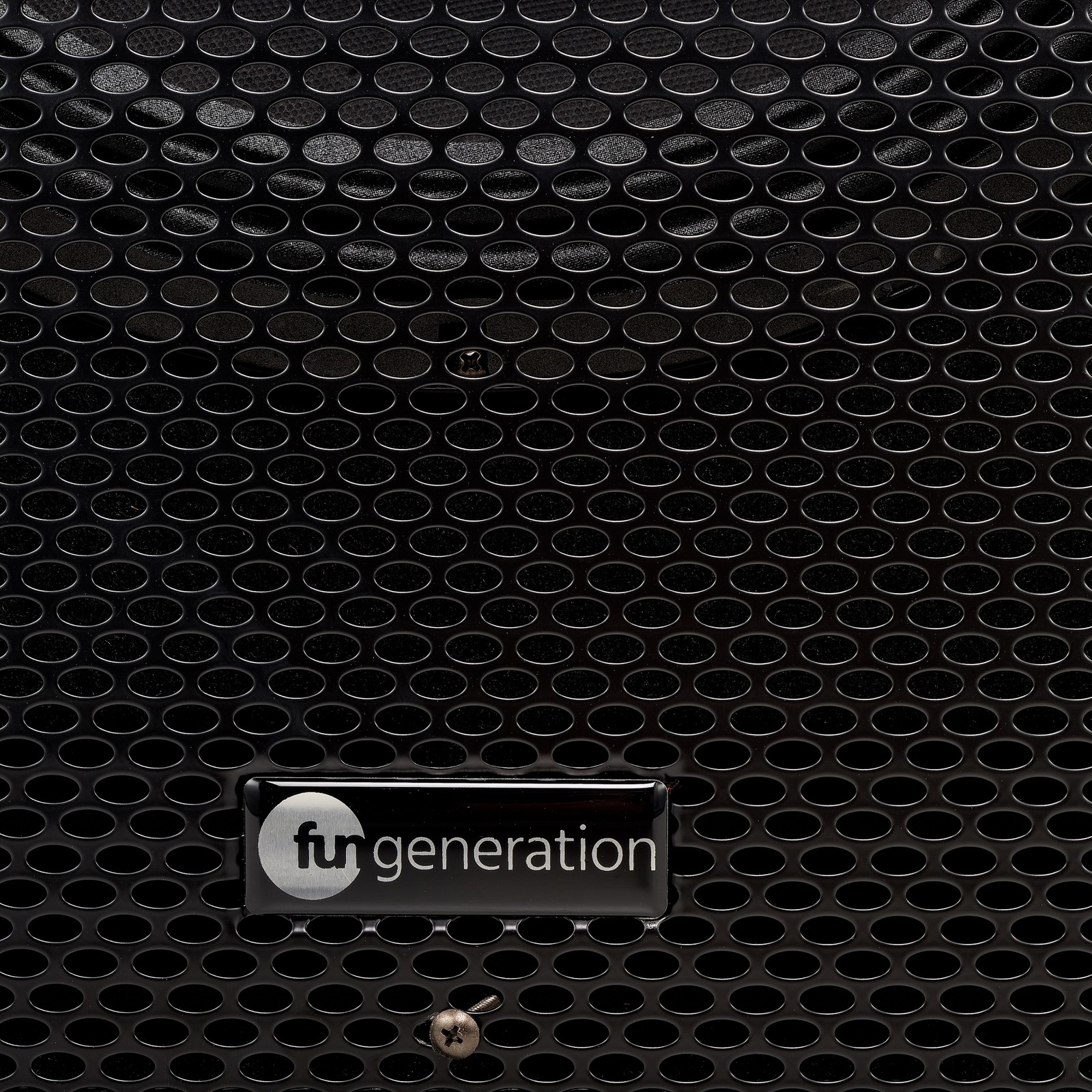 Logo constructeur sur le caisson de basses Fun Generation PL 15 A