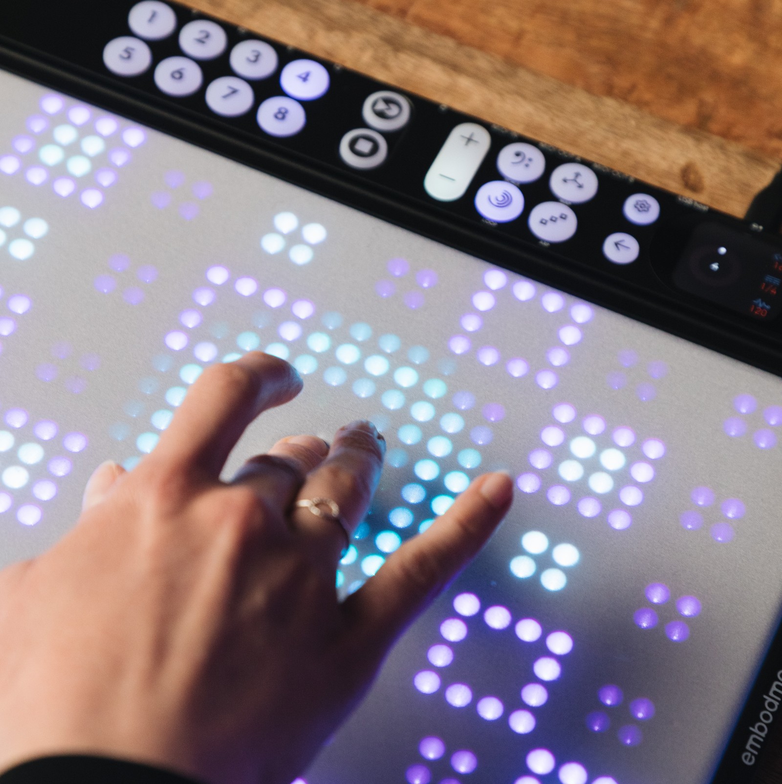 Live use of the Embodme Erae 2, Polyphonic MIDI CV Controller and Looper
