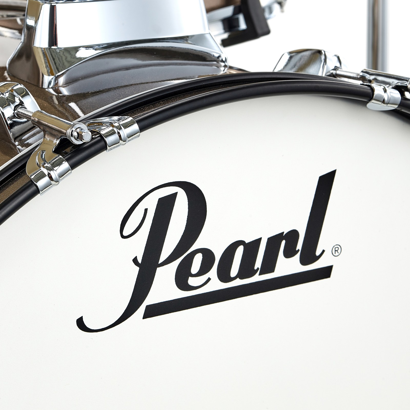 Pearl Logo an der 22" x 16" Roadshow Bass Drum