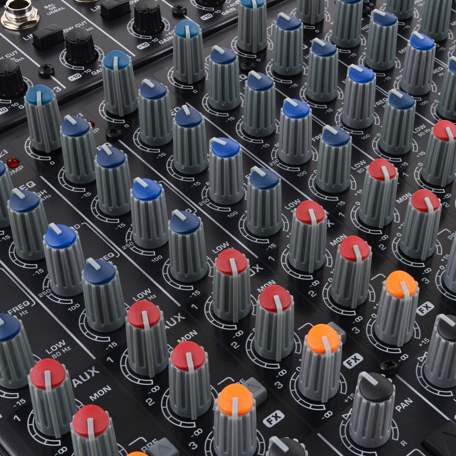 Console Behringer, interface utilisateur, potentiomètres