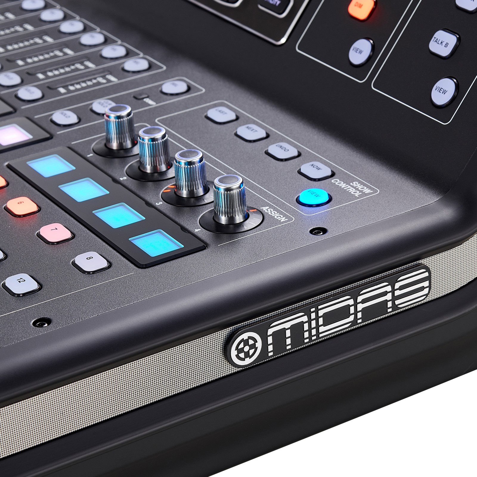 Logotipo Midas en el lateral de la consola M32
