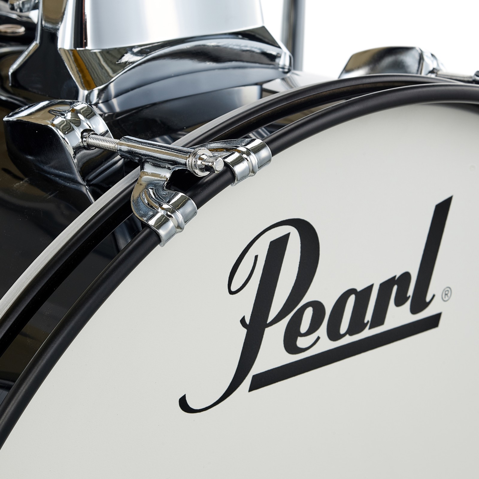 Pearl Roadshow 20" Plus Jet Black Drumkit, bass drum with manufacturer's logo