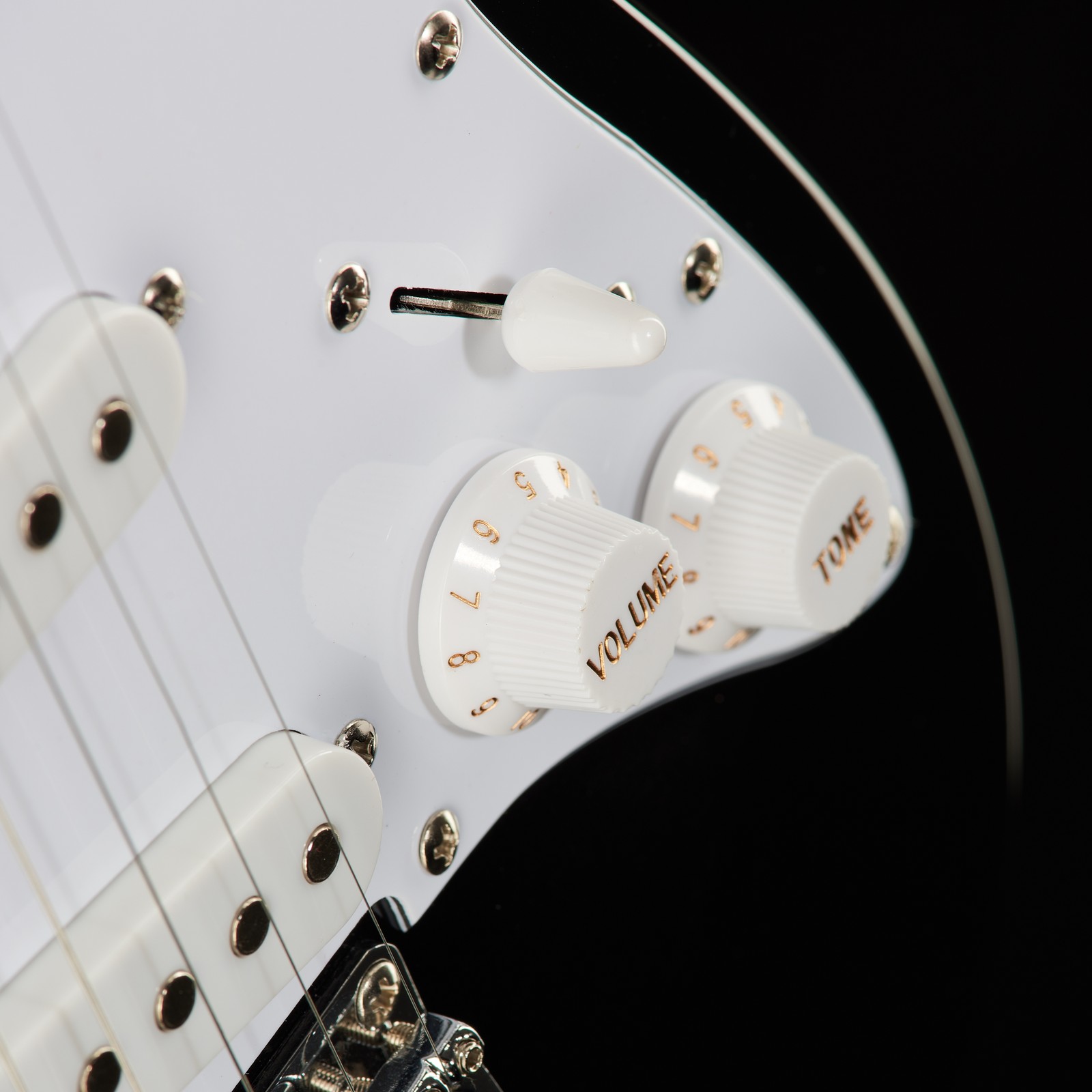 Harley Benton ST-Shorty details: Pickup selector switch, volume pot, tone pot