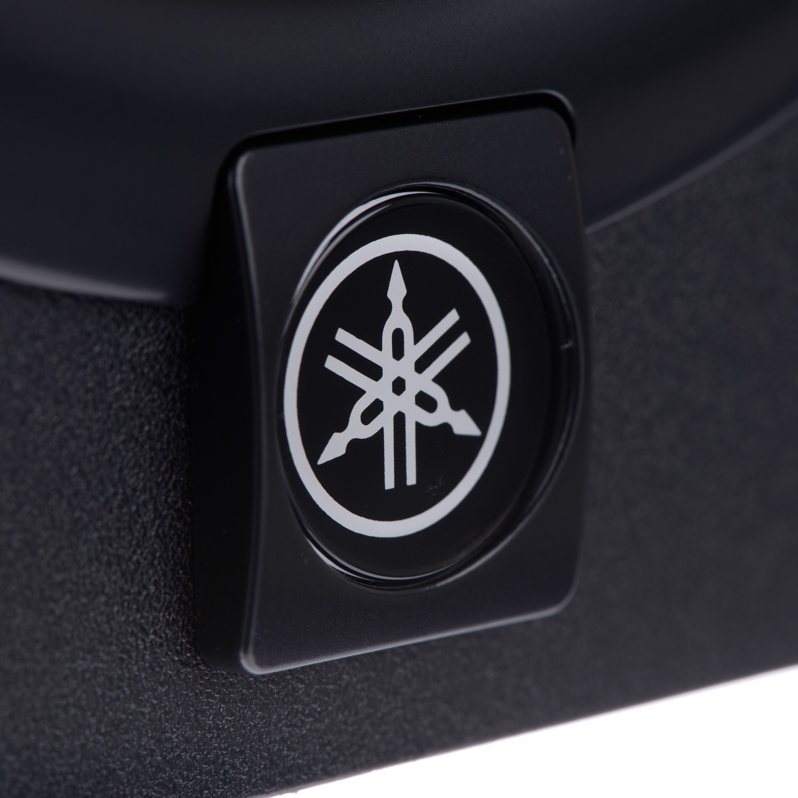 Yamaha Logo unter dem Tieftöner des Yamaha HS 5