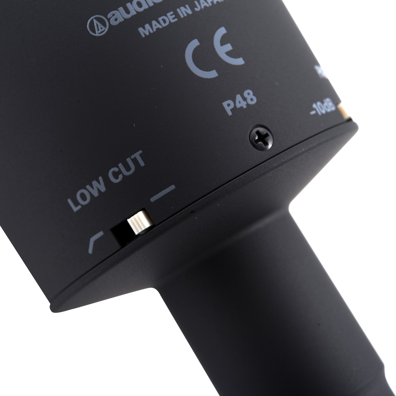 Bouton d’activation du filtre coupe-bas de l’AT4040 d’Audio-Technica