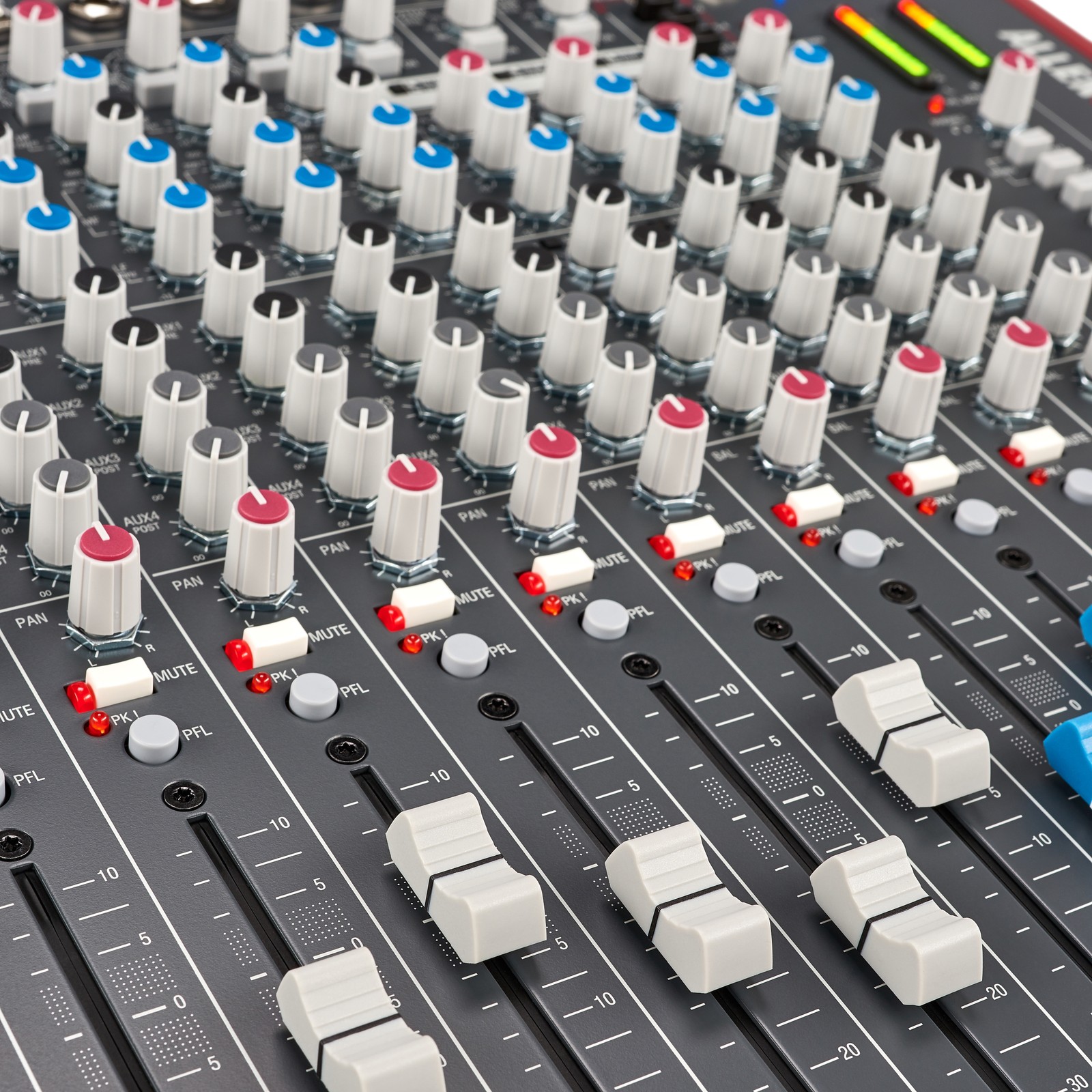 Detailansicht des Allen & Heath ZED-14 Mixer