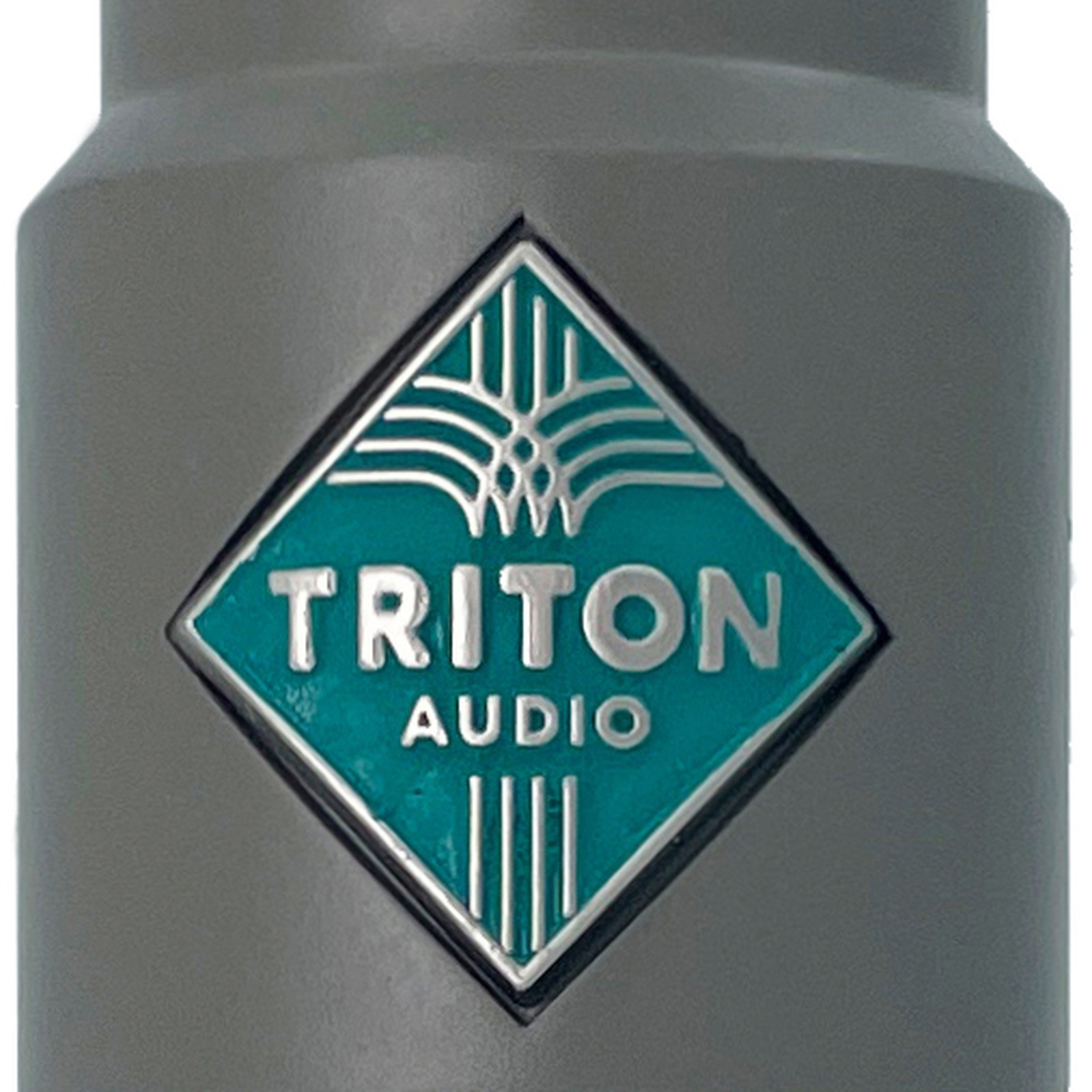 Herstellerlogo auf dem TritonAudio Phantomgespeister FET-OPTO-Kompressor