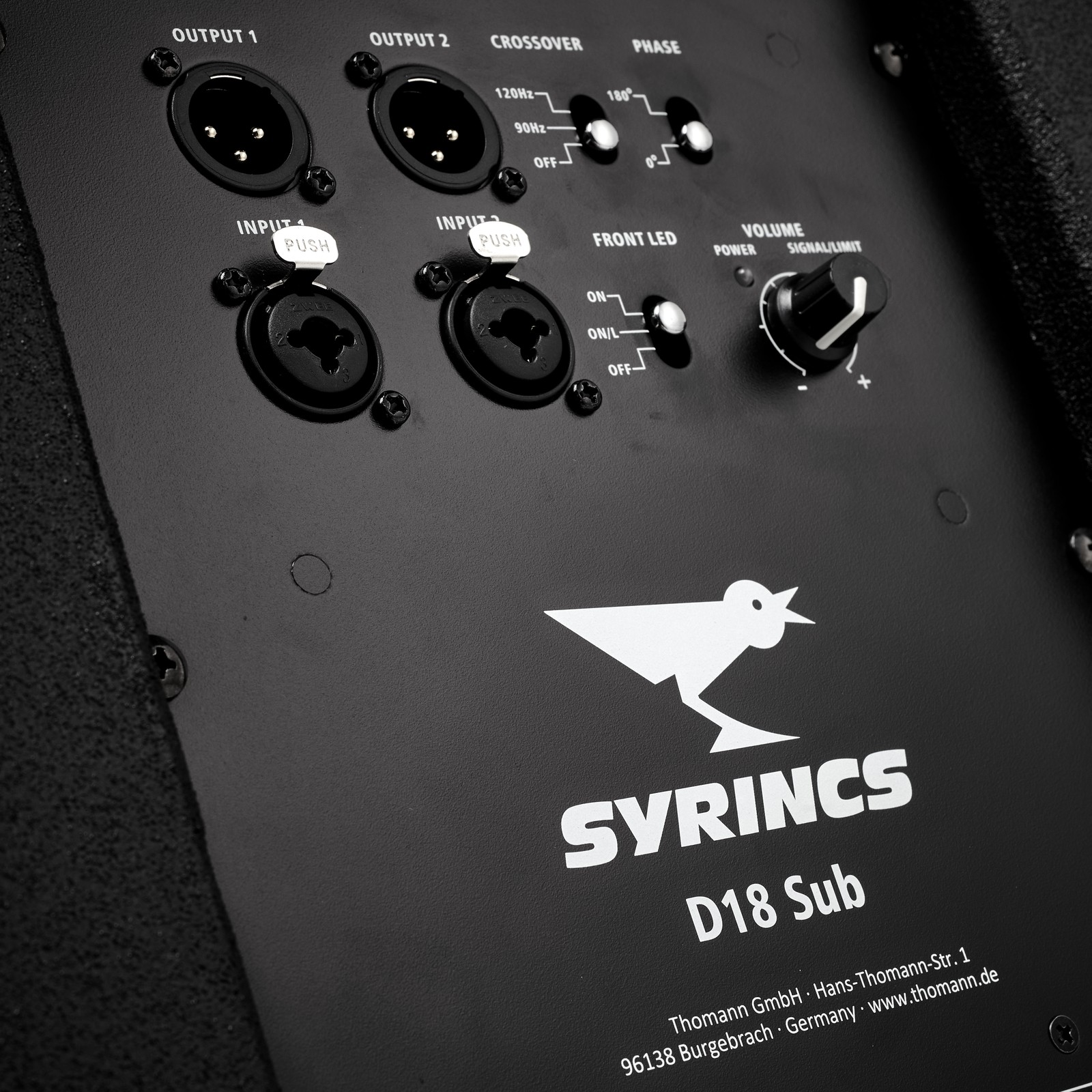 Syrincs D18 Sub Rückseite mit Bedienfeld