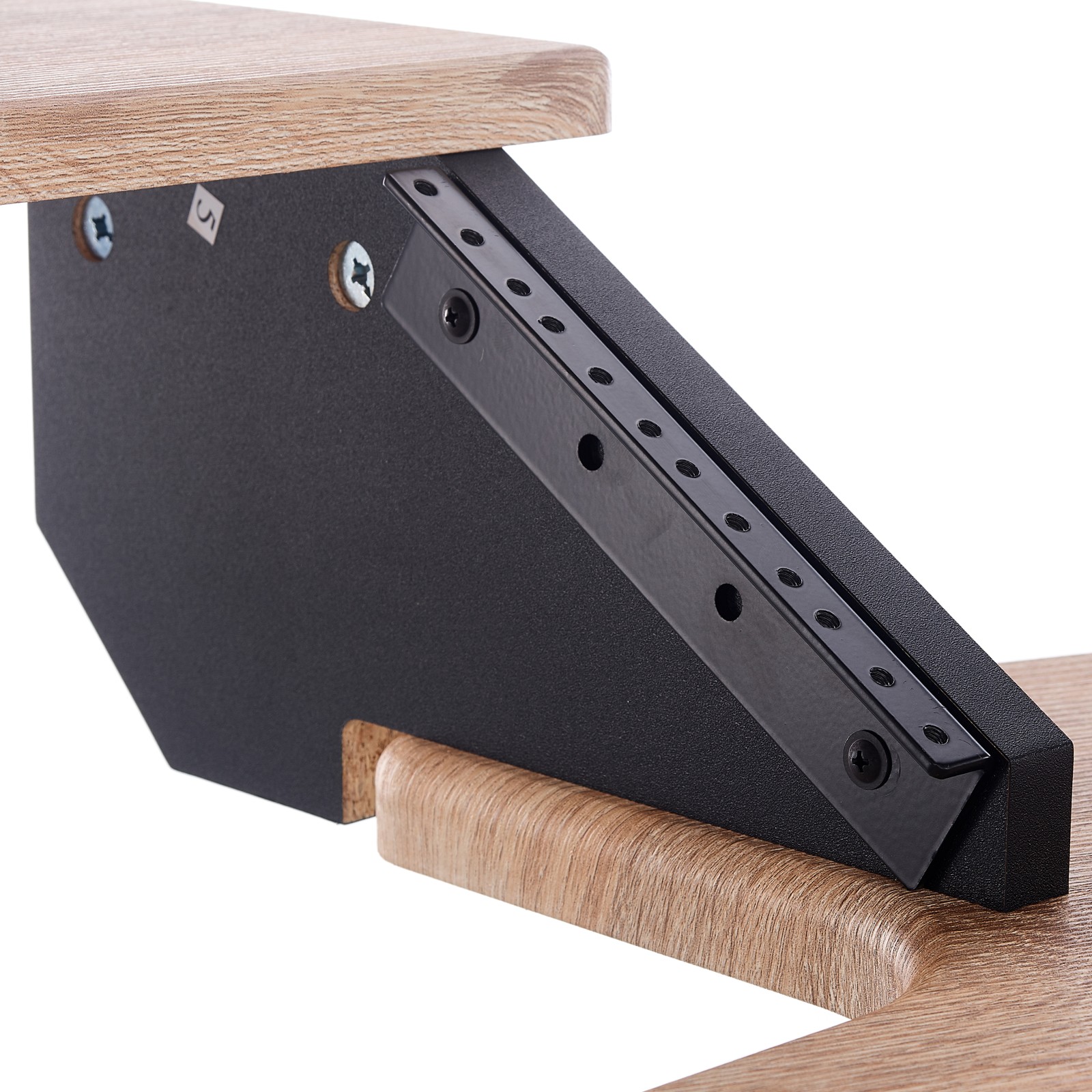 Integrated 4U 19" rack in the Millenium SD-180 N StudioDesk