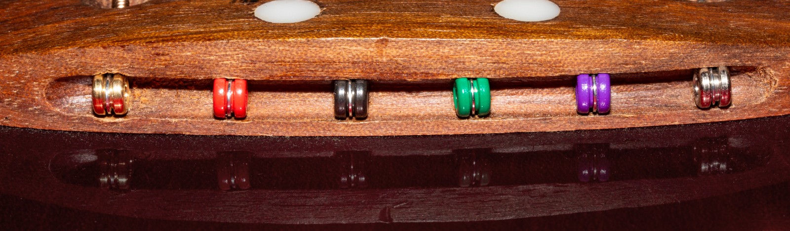 Farblich markierte Gitarren Saiten Ballends