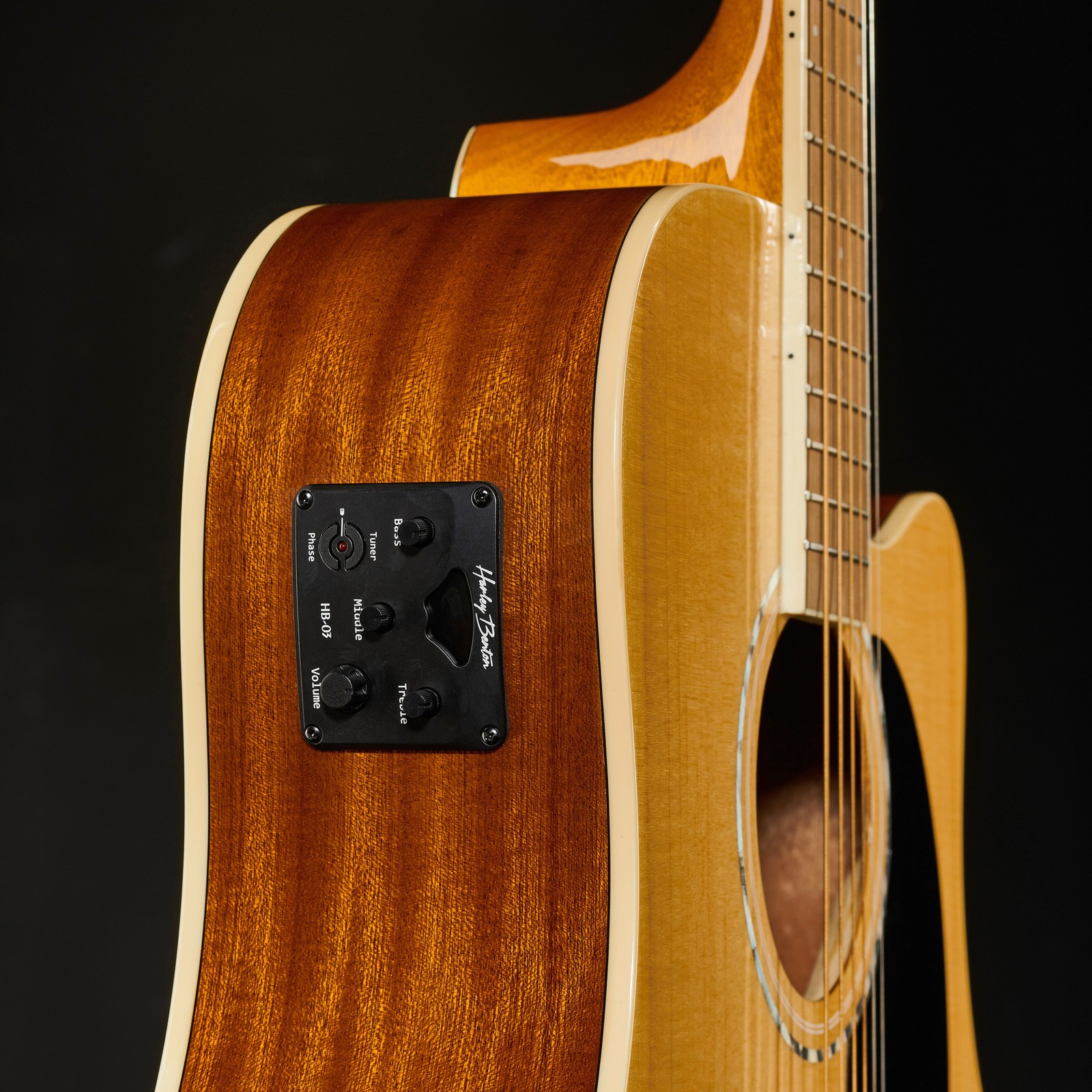 Preamp der Harley Benton CLD-60SCE NT Custom Line Westerngitarre mit Tonabnehmer