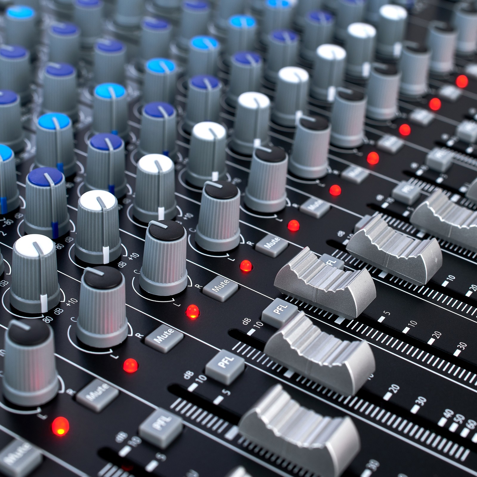 Presonus StudioLive AR16c Audio Interface, dials and faders