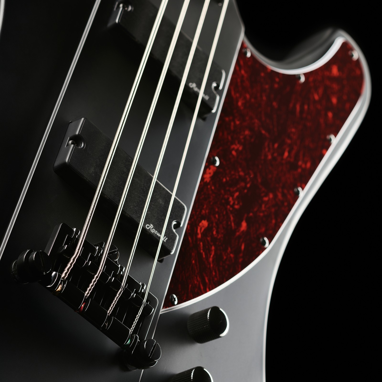 Korpus mit Humbuckern der Harley Benton TB-70 SBK Deluxe Series