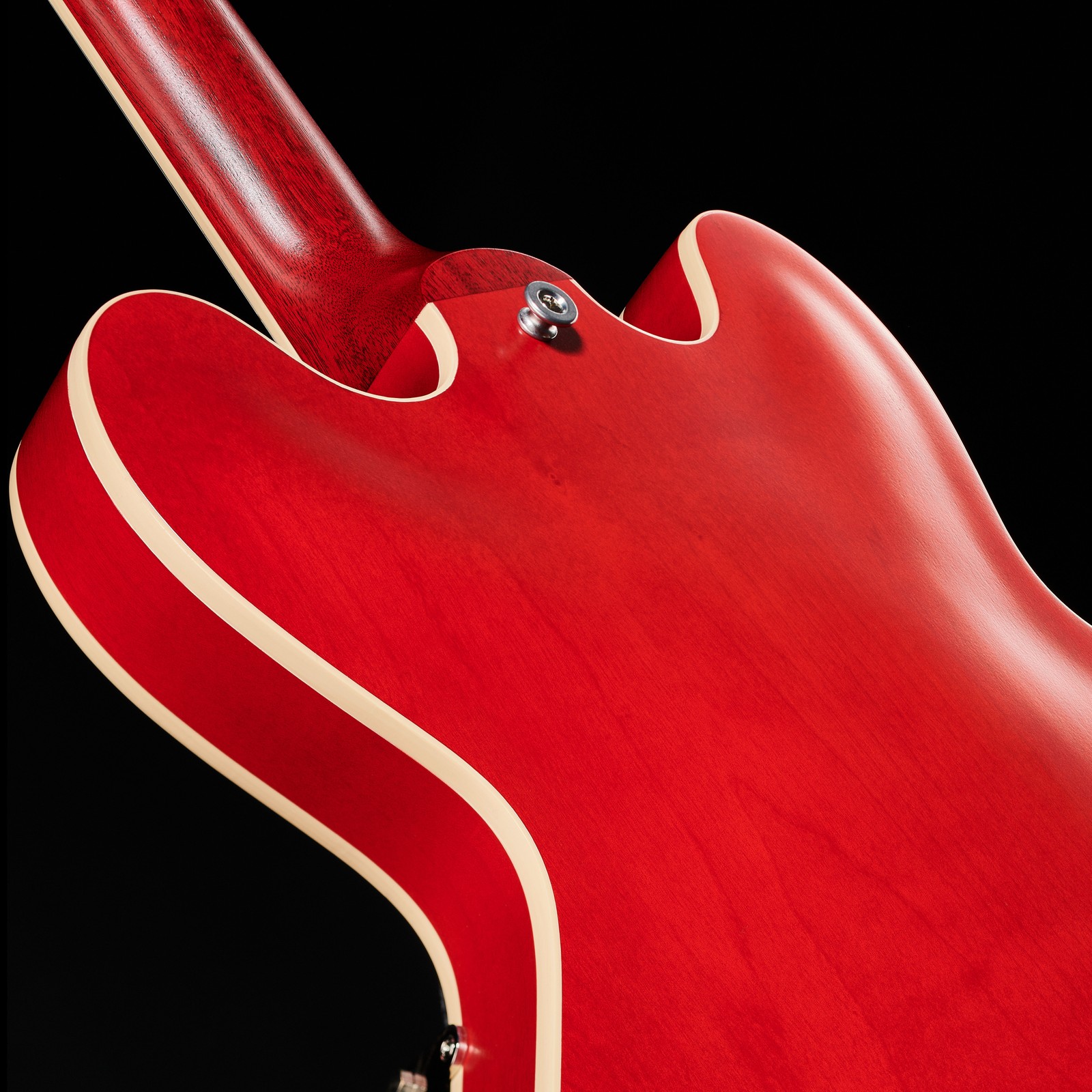 Rückseite der Gibson ES-335 Satin Cherry E-Gitarre