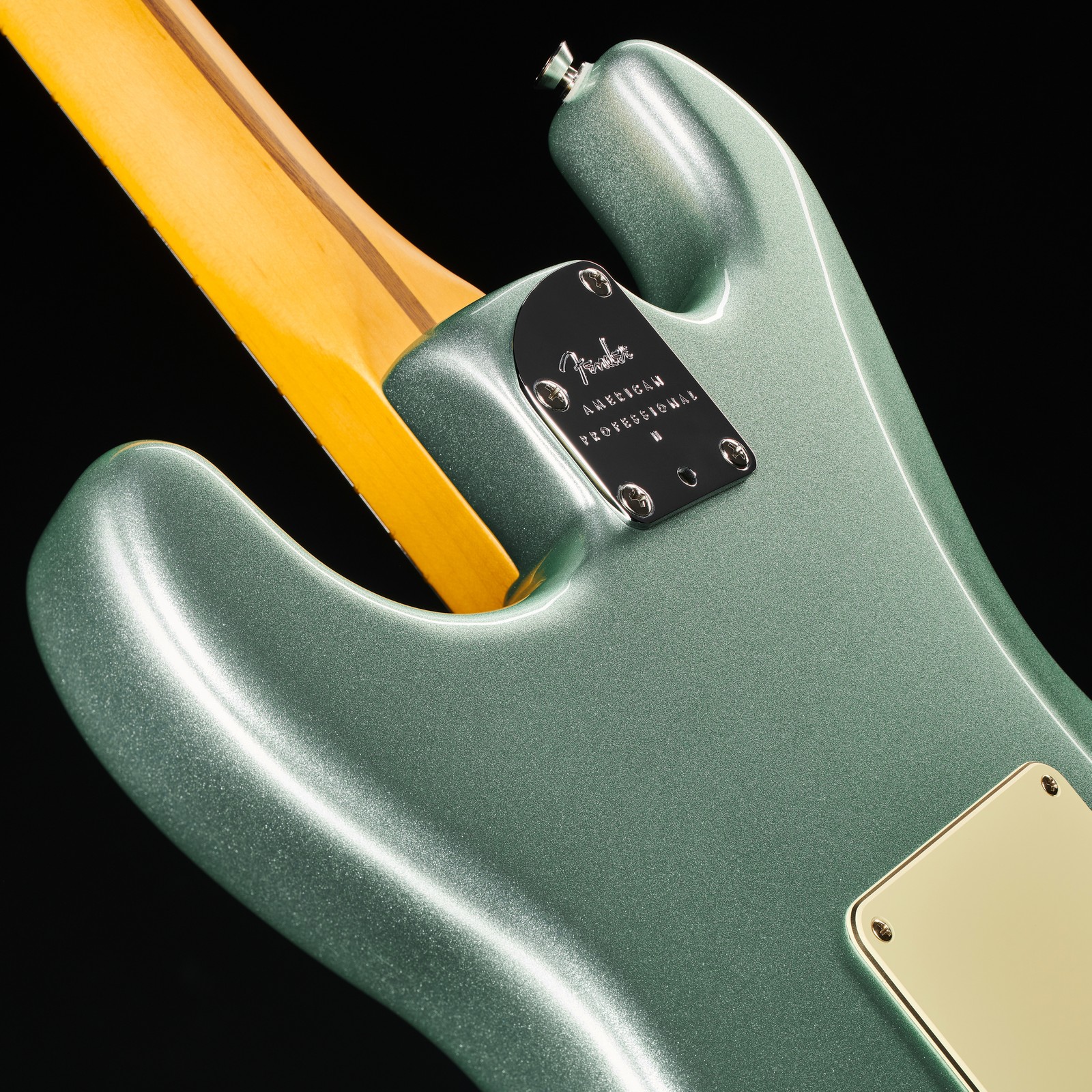 Rückansicht mit Fokus auf den Hals-/Korpusübergang der Fender AM Pro II Strat MN MYST SFG