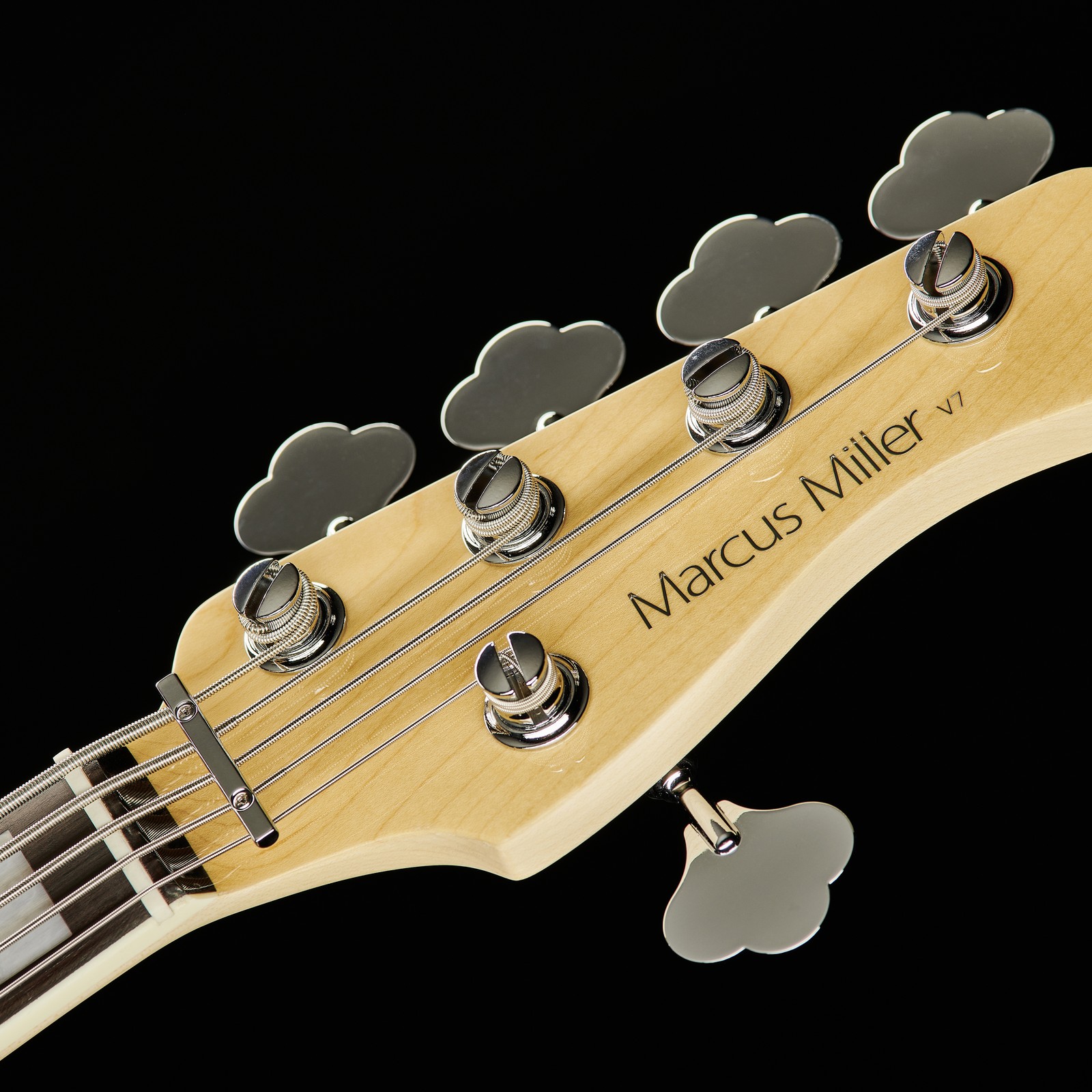 Kopfplatte des Regler am Marcus Miller V7 Alder-5 TS 2nd Gen 5-Saiter E-Bass