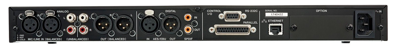 Rückseite mit Anschlüssen des netzwerkfähigen Tascam SS-CDR250N Solid-State-/CD-Audiorecorder