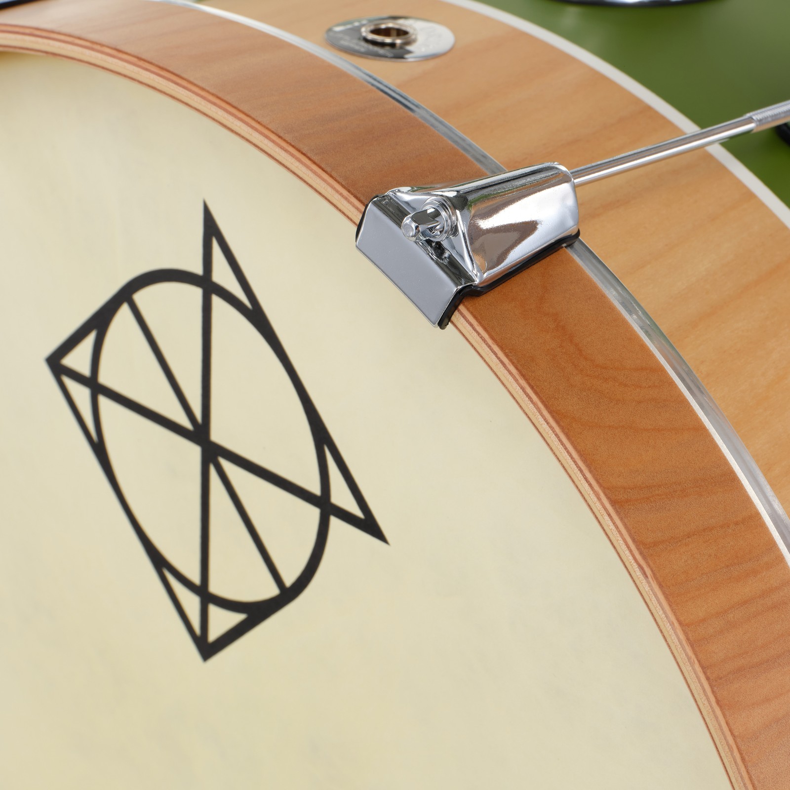 Dixon-Logo auf Bassdrumfell des Little Roomer Select Kits