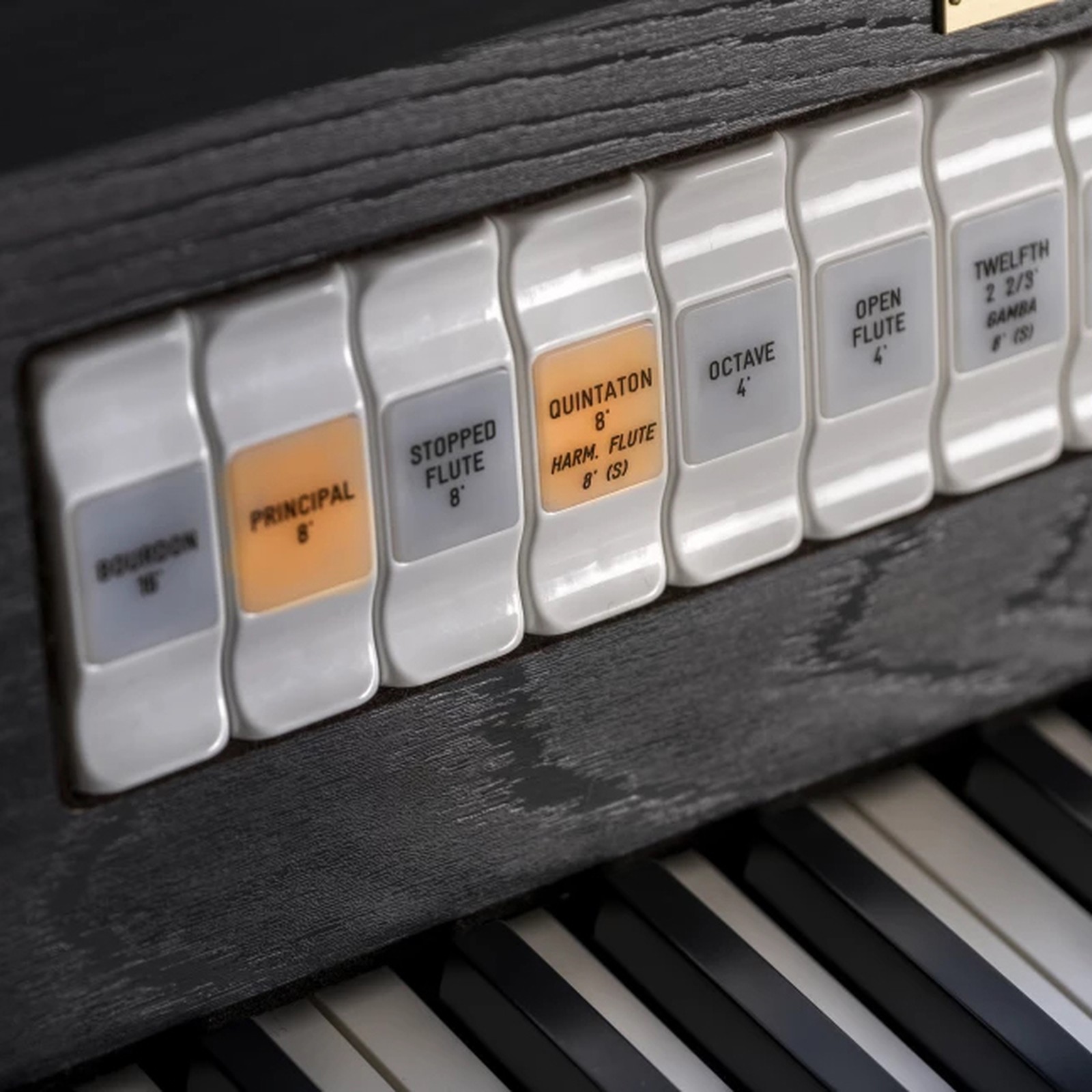Bedienelemente der Johannus Studio 260 Charcoal Concave Hausorgel