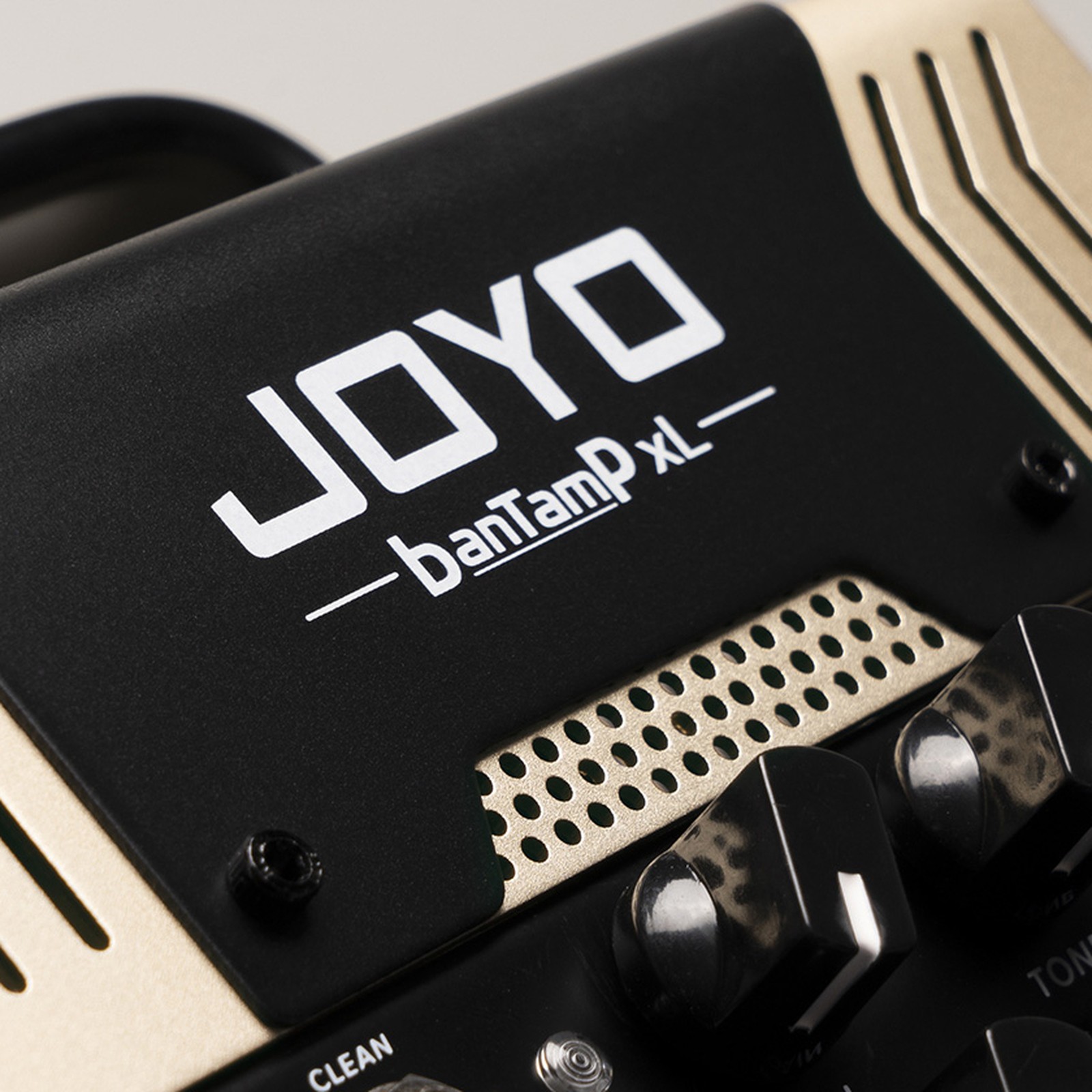 Joyo Logo am BanTamP XL Meteor II Hybrid Topteil für E-Gitarre