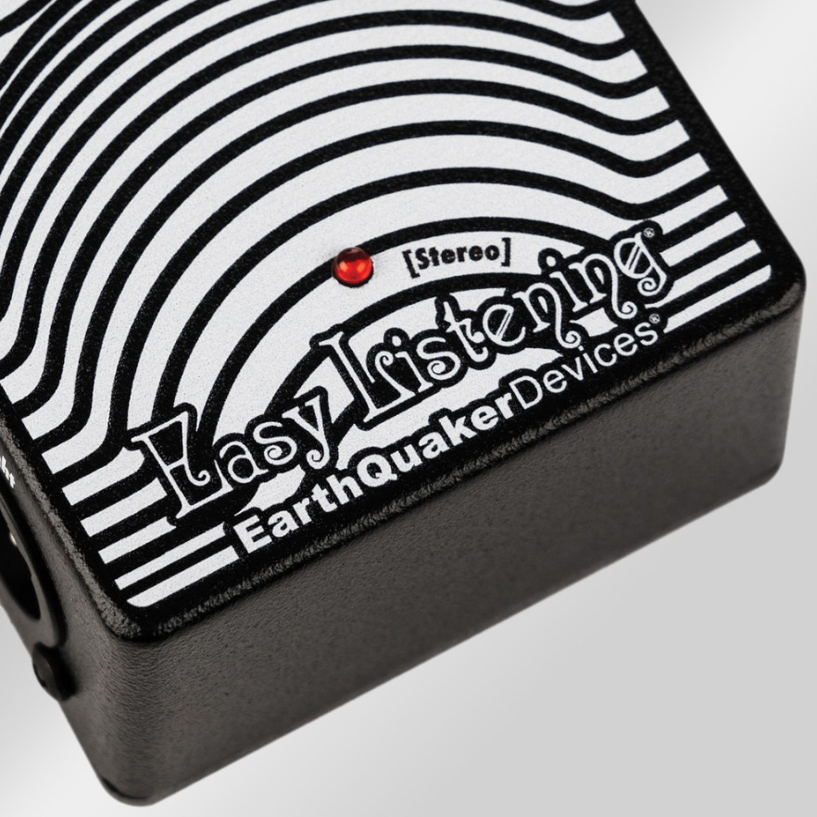 Power-LED am EarthQuaker Devices Stereo Easy Listening Amp Simulator 