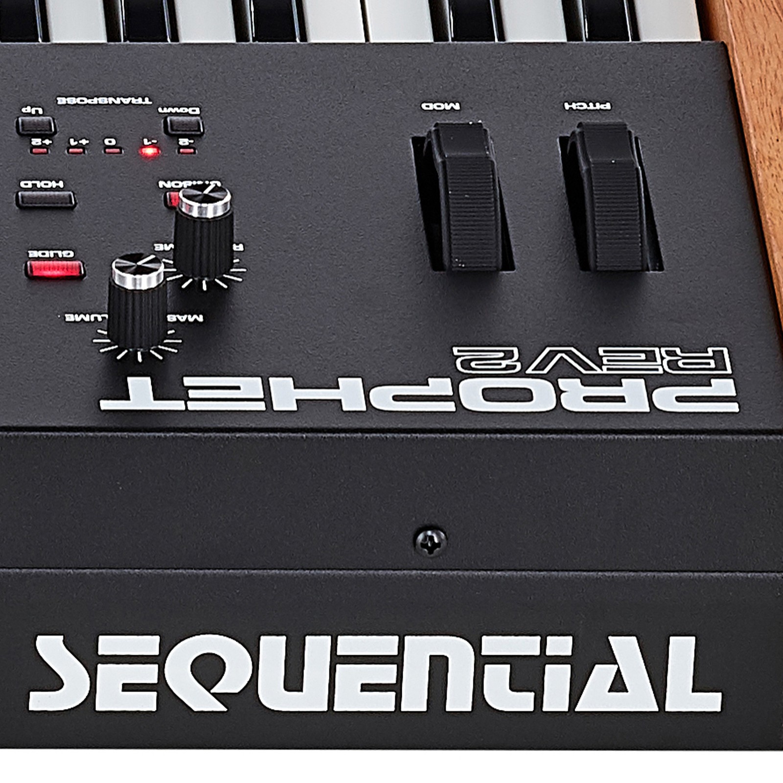 Sequential Logo am Prophet REV2-8 Analog-Synthesizers