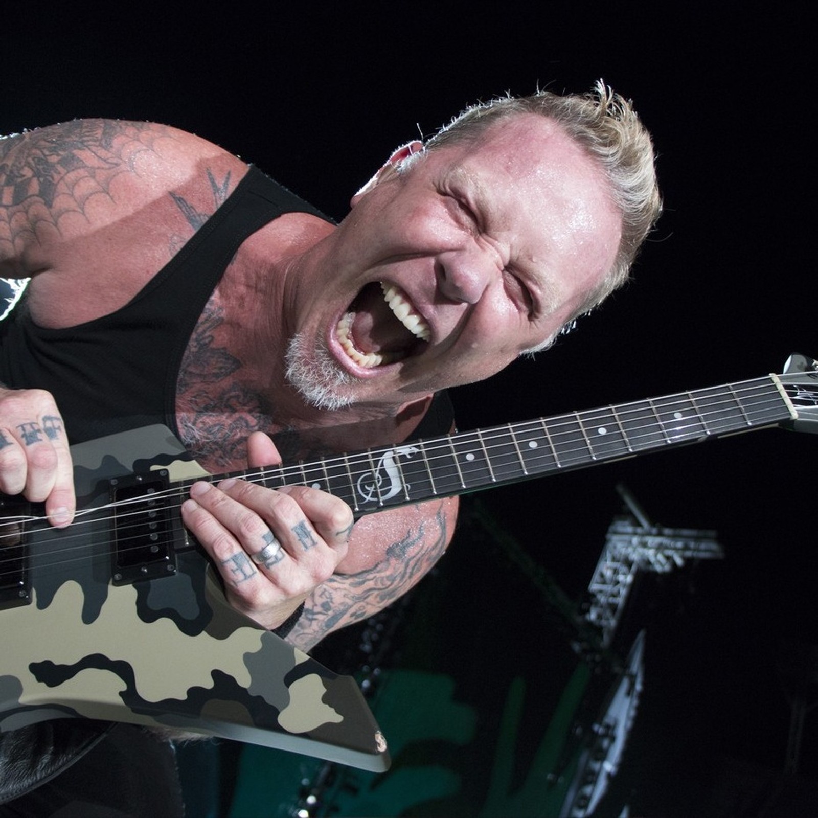 James Hetfield mit der ESP Snakebyte Camo