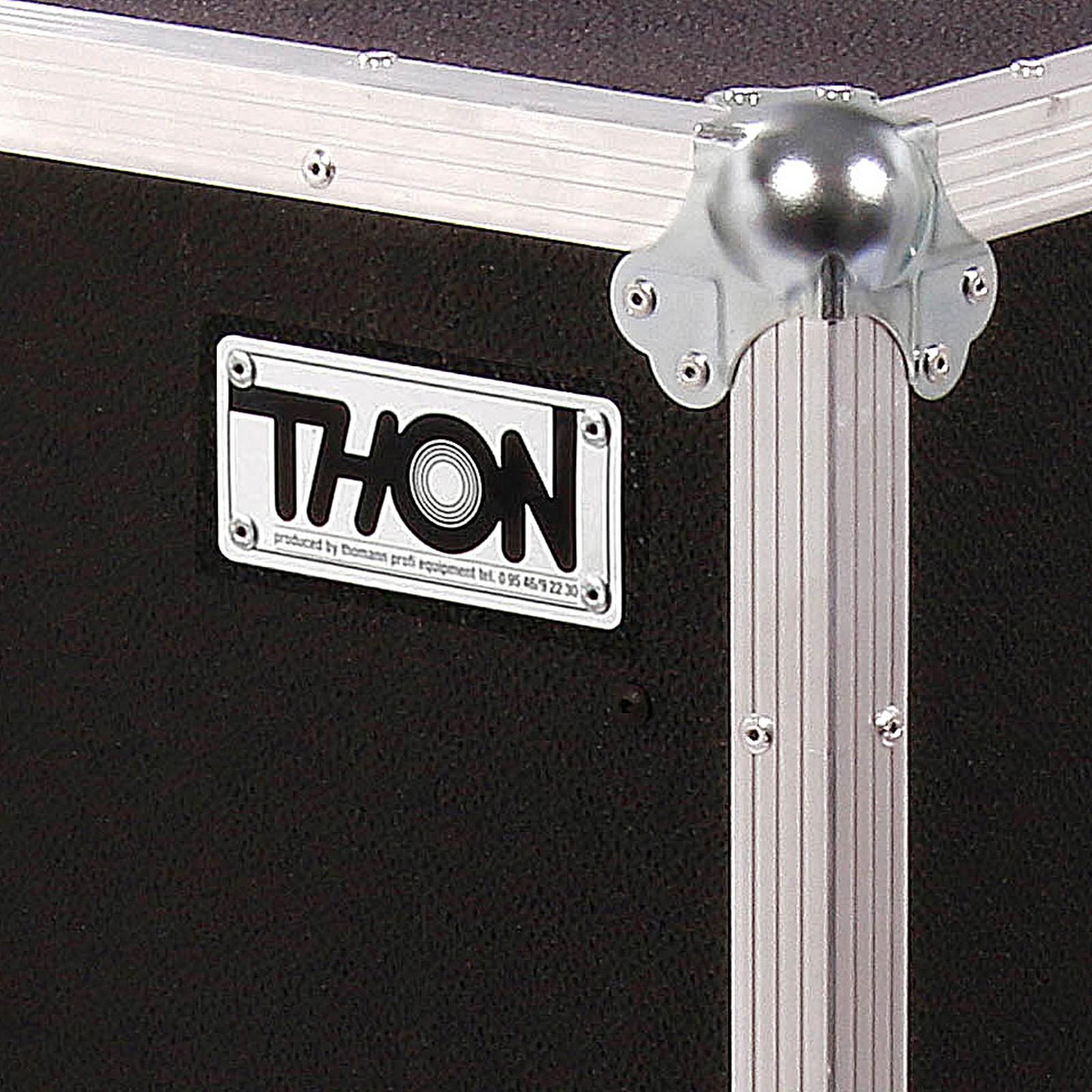 Herstellerlogo auf dem Thon Multiflex Racklid II 12U MK II